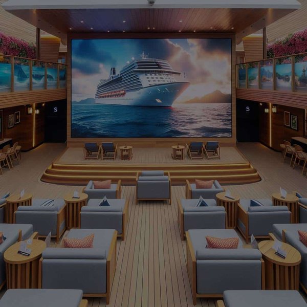 Quelles croisières offrent des séances de cinéma en plein air avec des films liés à la mer?